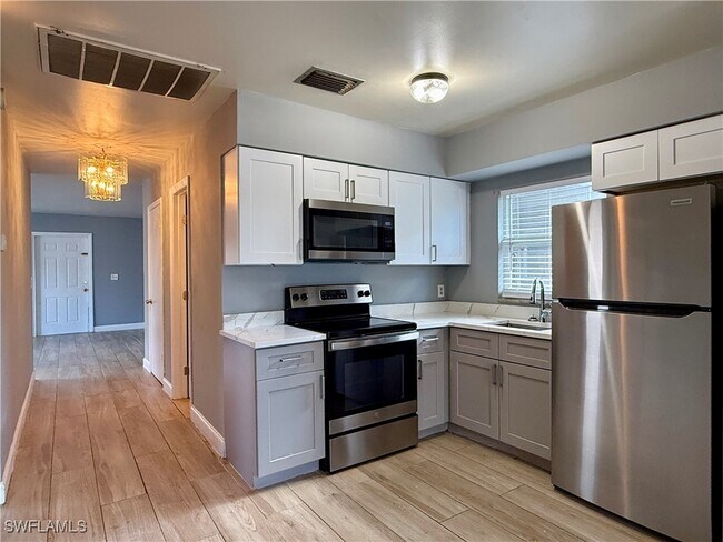 Building Photo - 1073 San Remo Ave