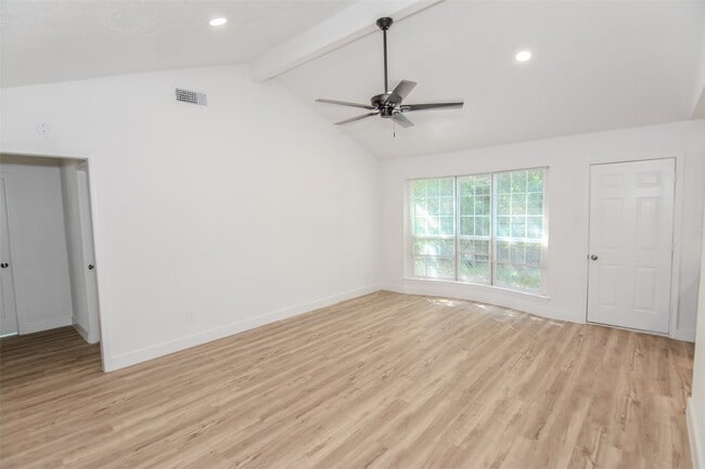 Building Photo - 12811 Sandy Hook Dr