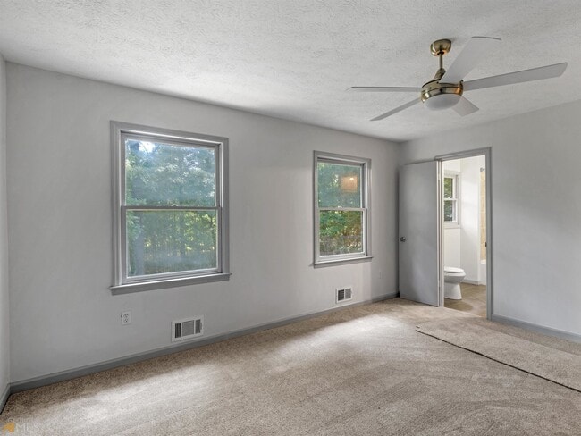 Building Photo - 1999 Hampton Locust Grove Rd