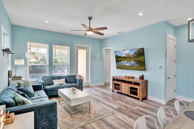 Building Photo - Luxury Beach Living Just Two Blocks from the Ocean – 4 Bed/3 Bath Fully Furnished Jacksonville Be...