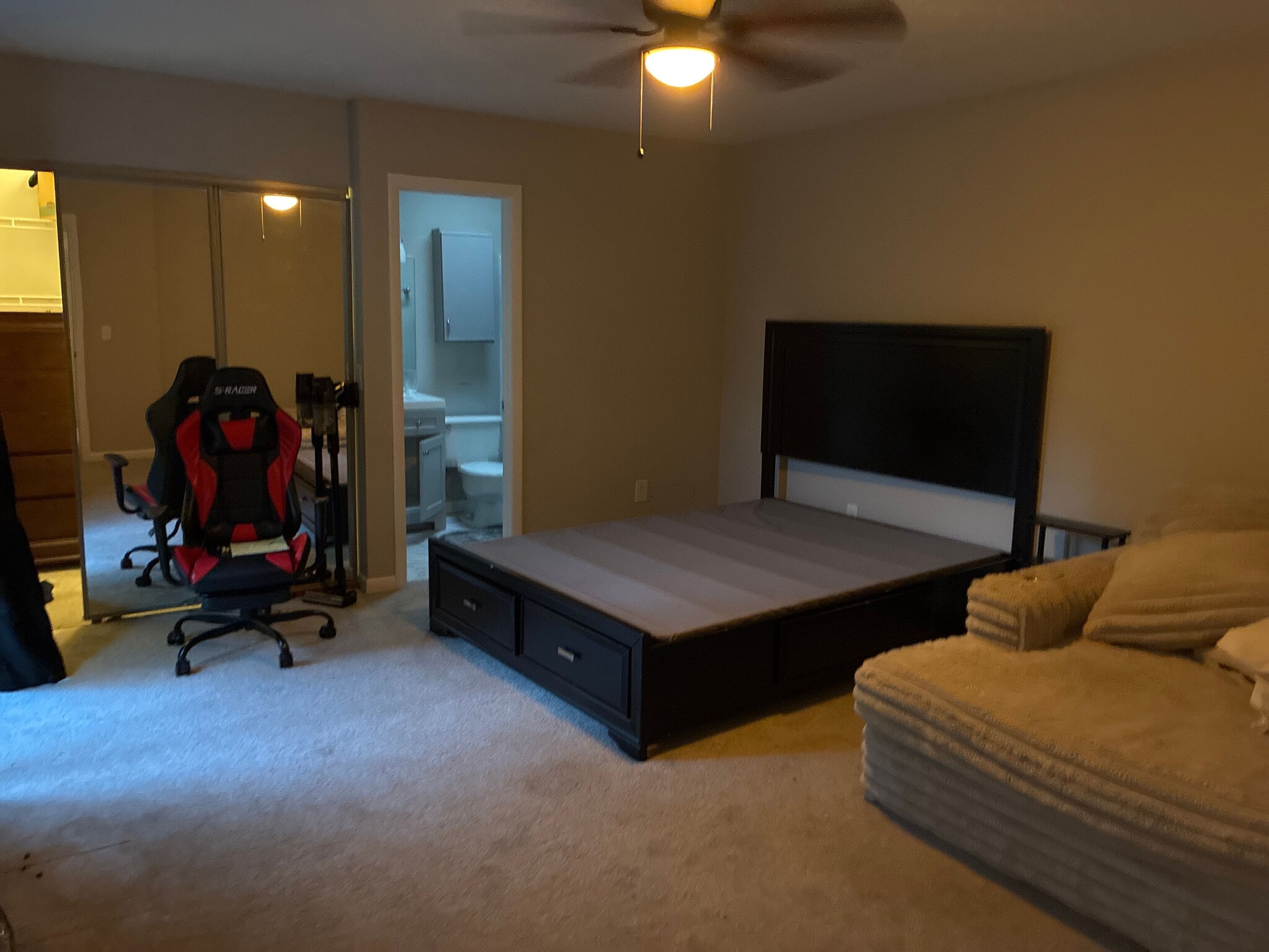 Building Photo - Room in Condo on Finley Forest Dr