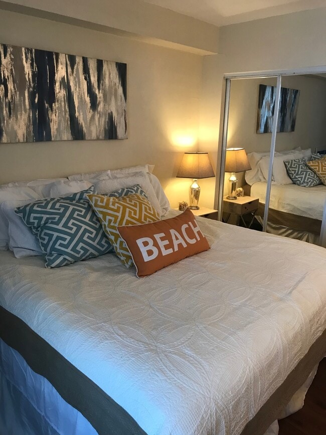 Building Photo - Ocean FRONT Studio! Amazing and must see! DEPOSIT-FREE Renting option thru OBLIGO! Deposit Altern...