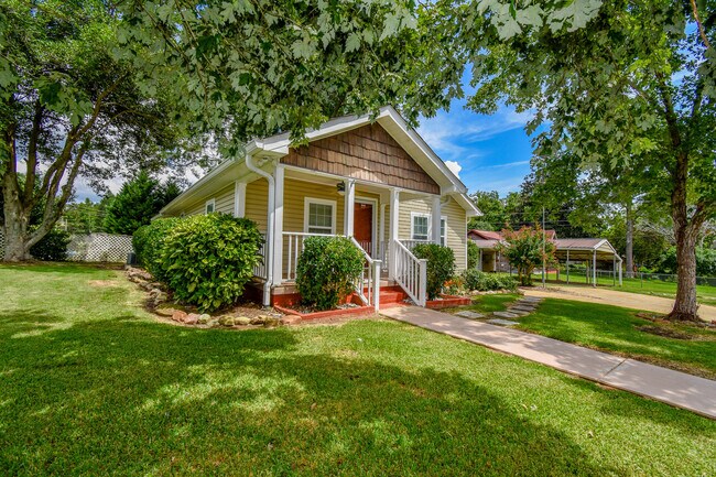 Building Photo - 109 11th Ave