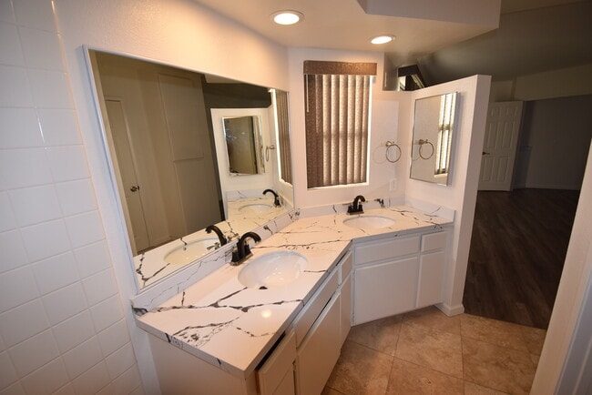 Building Photo - 10991 Scripps Ranch Blvd
