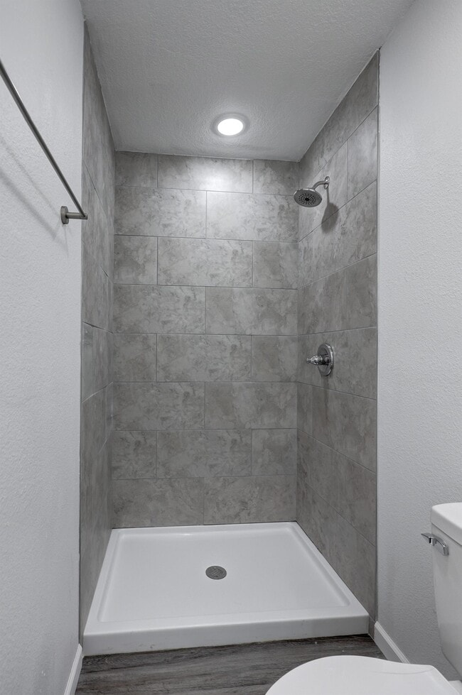 Building Photo - 2716 S Vermont Ave.