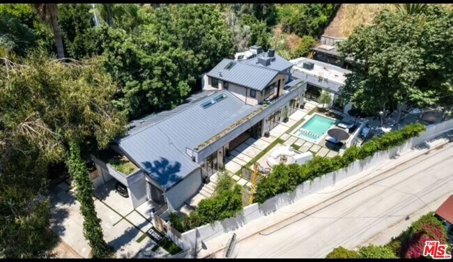 Building Photo - 1914 Laurel Canyon Rd