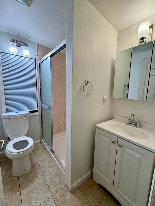 Bathroom 2 - 63 Elliot Pl