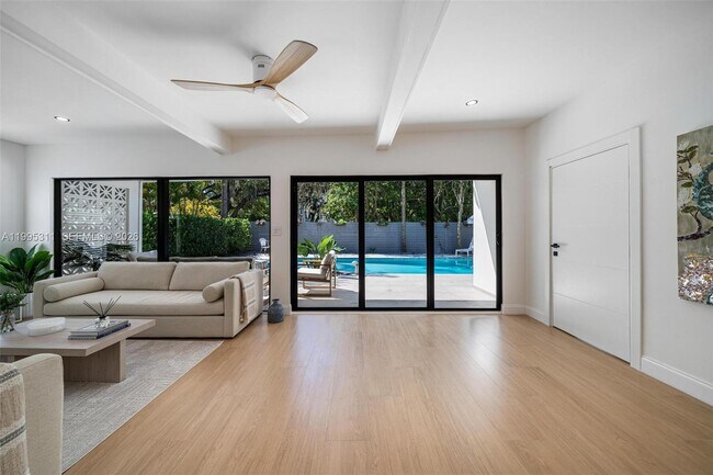 Building Photo - 696 NE 67th St