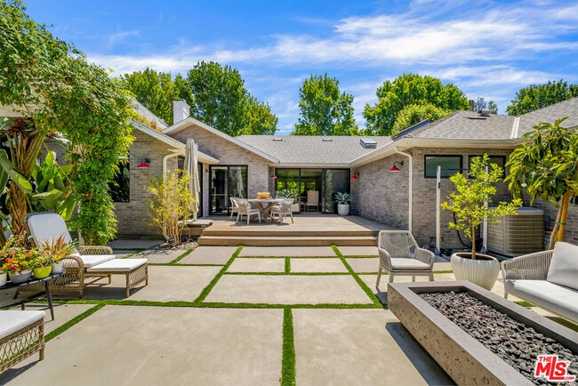 Building Photo - 521 Loring Ave