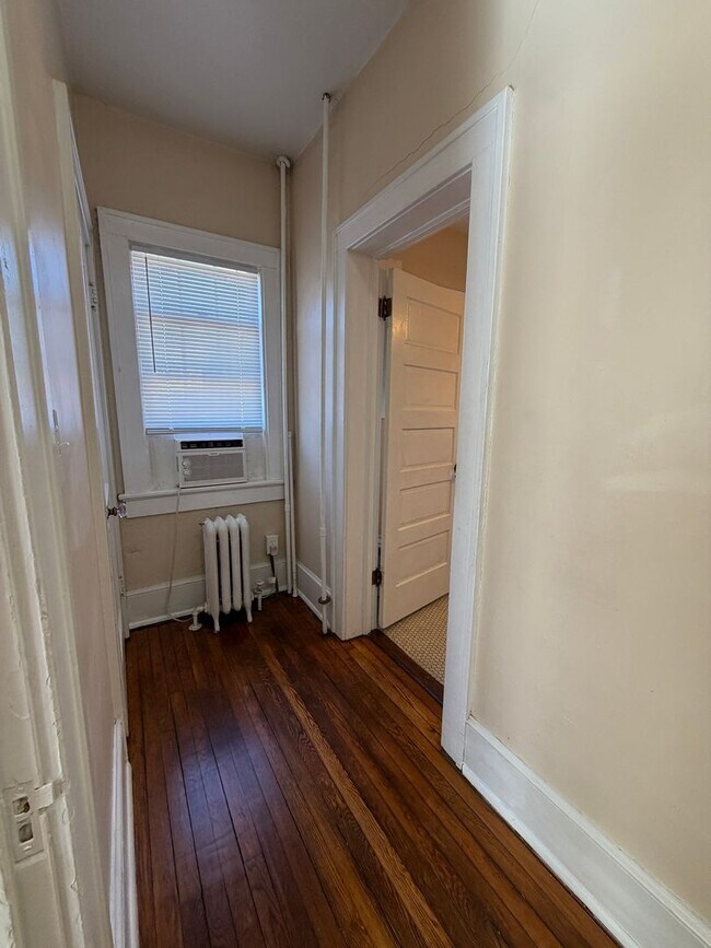 Building Photo - Ferdinand/829