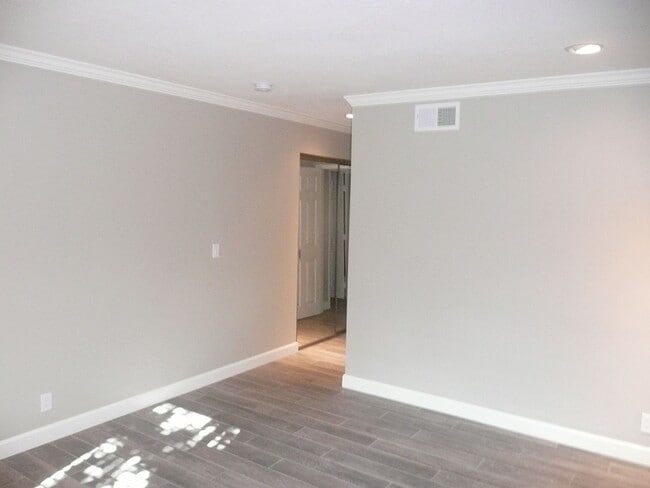Building Photo - Great 2 bed/2bath in Tustin Villas