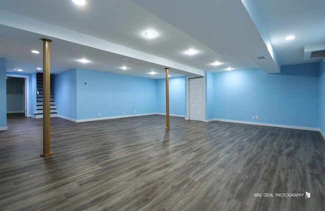 Building Photo - 605 W Gilbert Rd