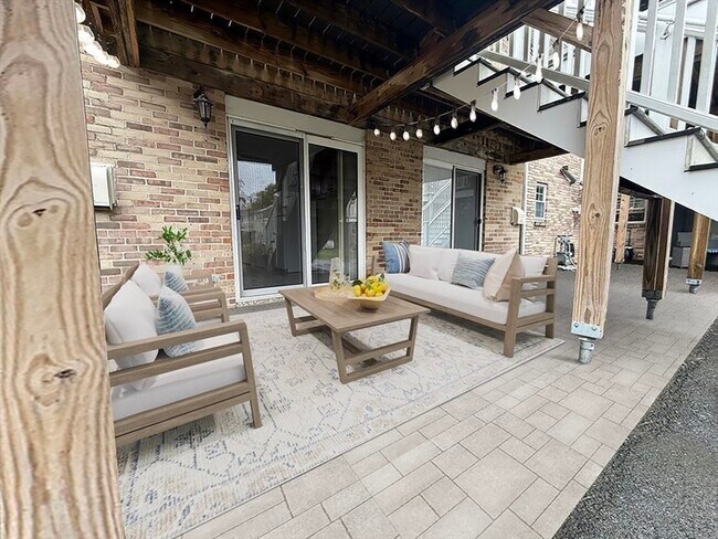 Building Photo - 10 Washington Park Dr