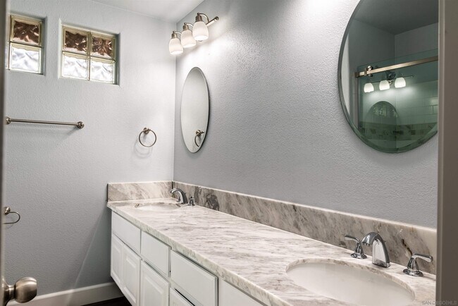 Building Photo - 2930 Doreet Way