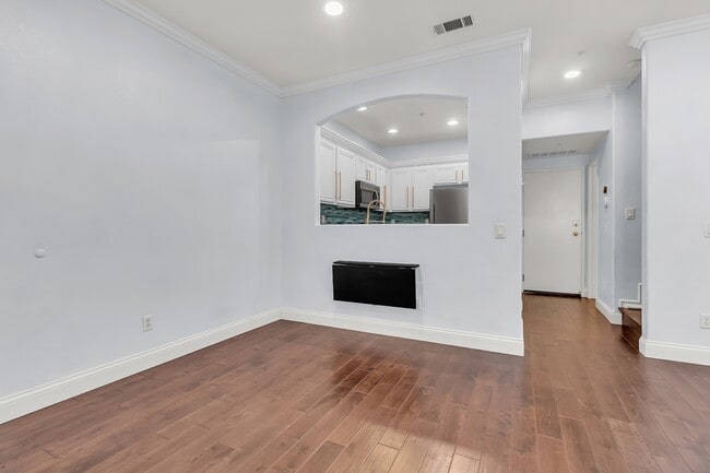 Building Photo - 17 Sagamore