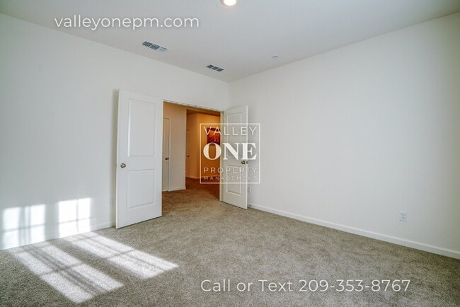 Building Photo - 644 Cheshire Dr