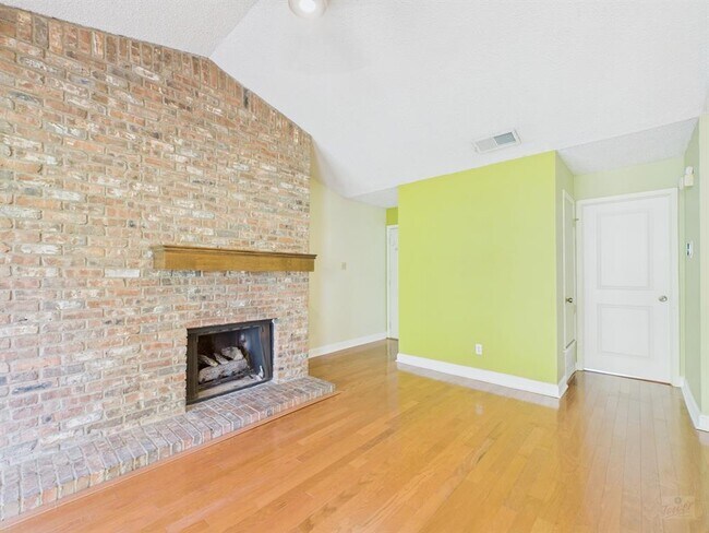 Building Photo - 3839 Dry Creek Dr