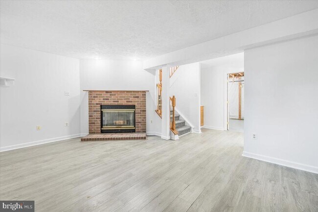 Building Photo - 1542 St Lawrence Ct