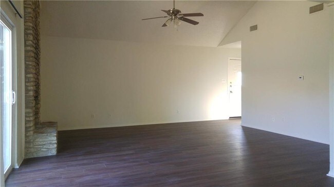 Building Photo - 1608 Dale Cove