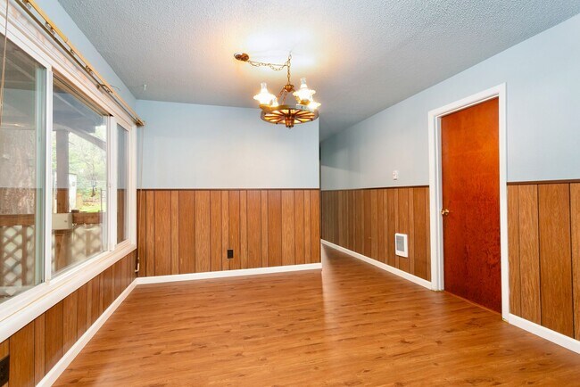 Building Photo - AVAILABLE FOR RENT – Beautiful 4BD / 3BA Home in Tacoma!