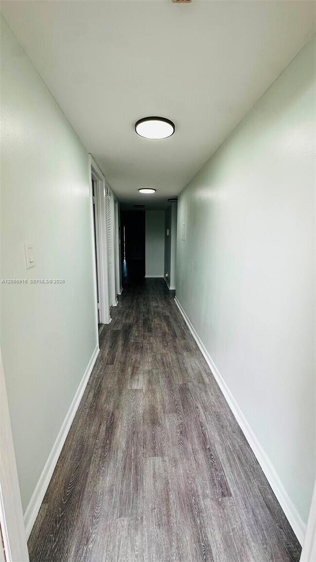 Building Photo - 2091 Coral Ridge Dr