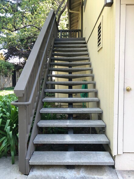 Completely independent entrance - 88 Flynn Ave