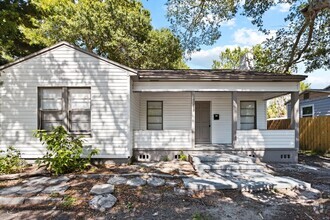 Building Photo - Spacious 3bdrm/1bath House $2398.00 ** Fen...