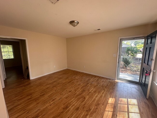 Building Photo - 801 Montclair Dr