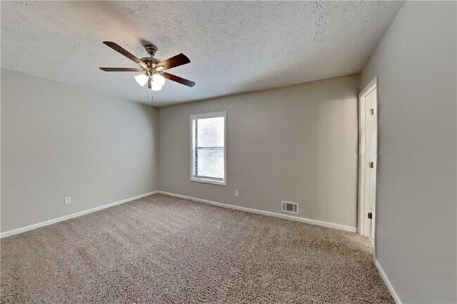 Building Photo - 6015 Sumit Ct NW