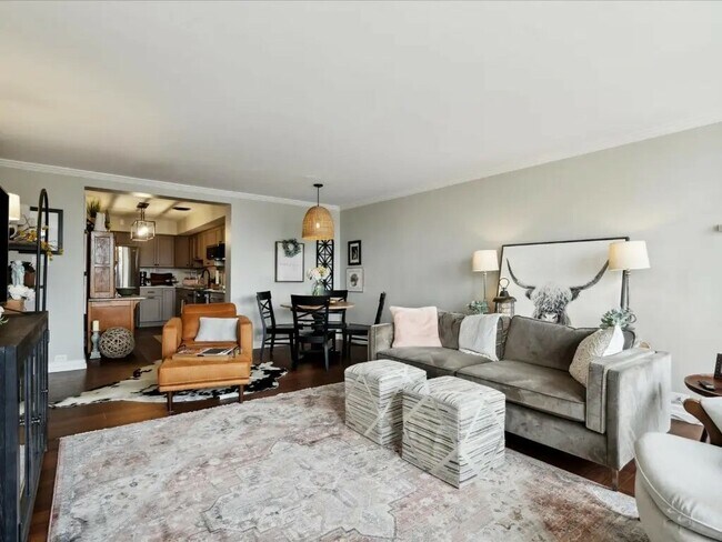 Building Photo - 2222 1st Ave NE