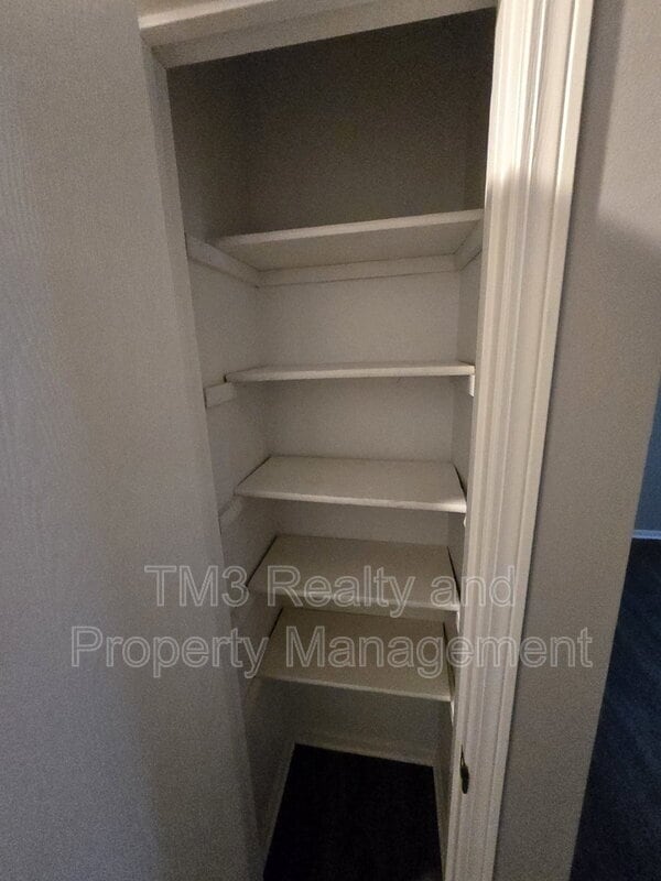 Building Photo - 1602 E Kansas City Rd