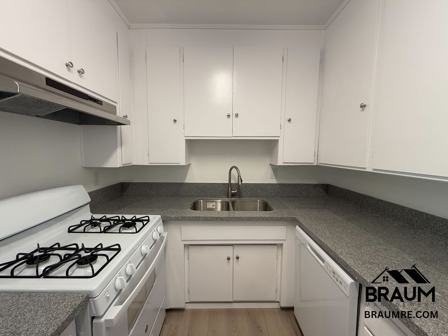 Building Photo - 6041 Whitsett Ave