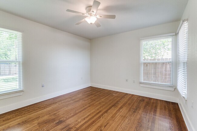Building Photo - Charming 2-Bedroom Home with Updated Kitch...