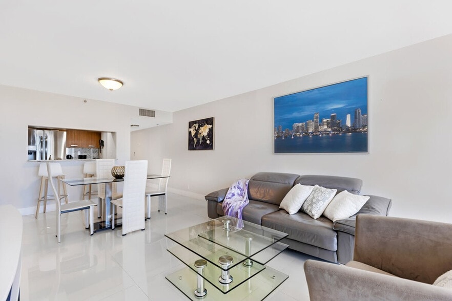 Building Photo - 1717 N Bayshore Dr