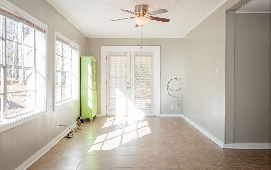 Building Photo - 104 Bingham Ave