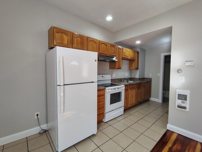 Building Photo - 122 Boston St