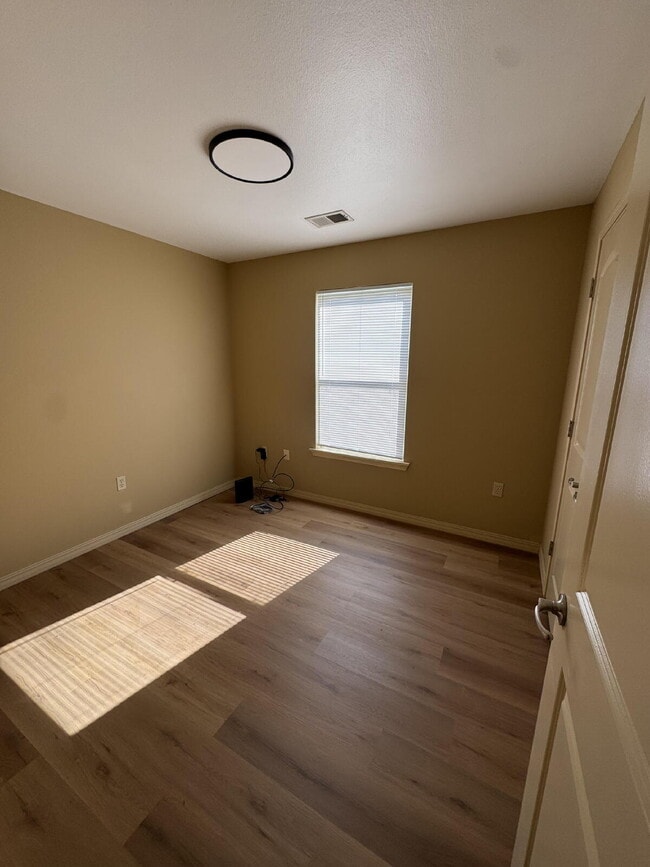 Building Photo - Welcome to your new condo in beautiful Branson, MO!