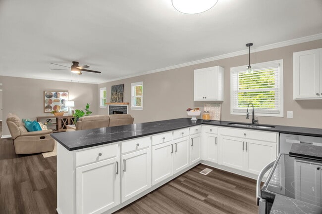 Building Photo - 200 Cedarwood Trail