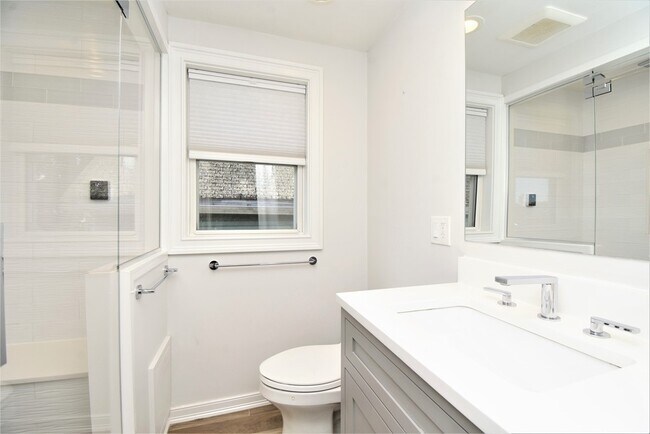 Building Photo - 191 Adams St