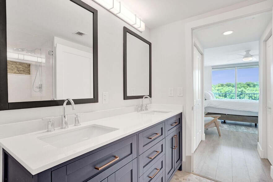 Building Photo - 700 E Boynton Beach Blvd