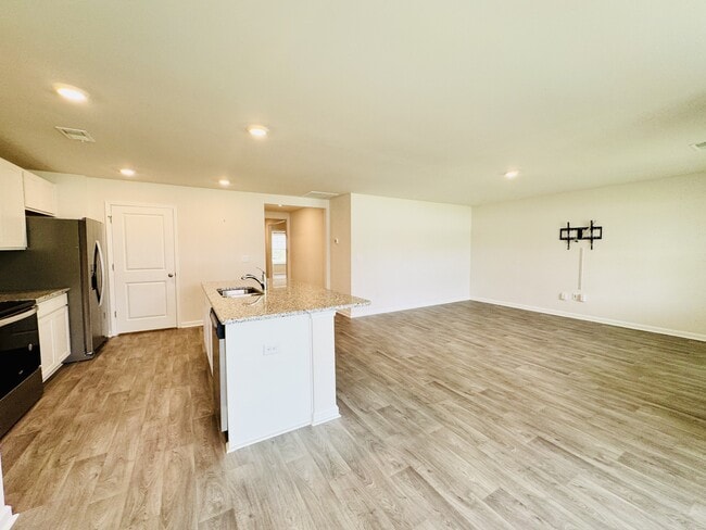 Building Photo - 505 Strawberry Fld Wy