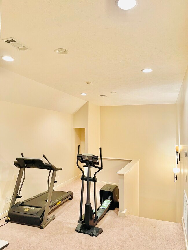 Upstairs Work out/ Office Area - 112 McGraph Cv