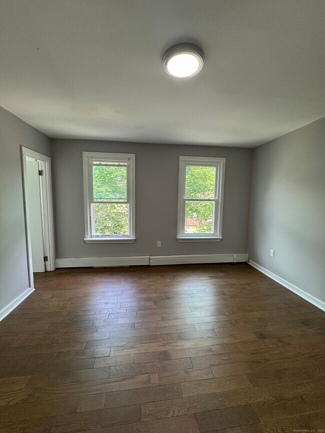 Building Photo - 86 Dorman St