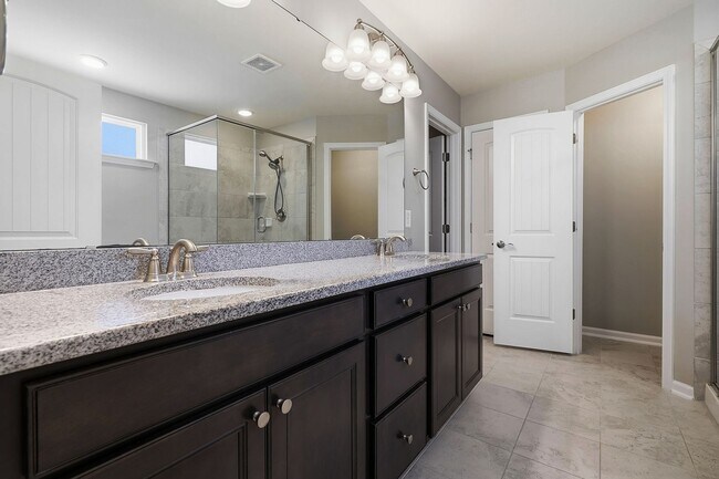 Building Photo - 438 Brk Pne Trl