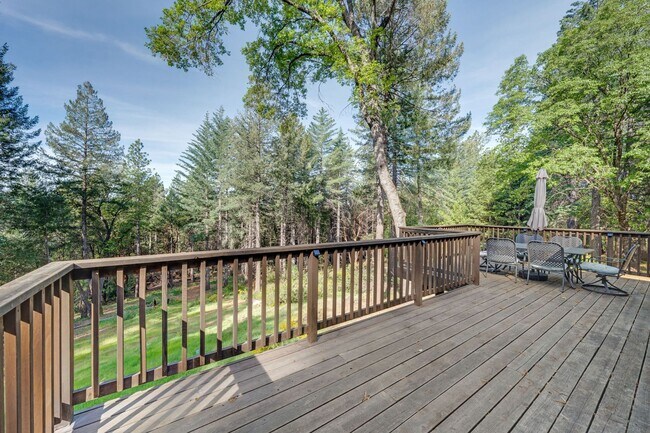 Building Photo - Updated Georgetown Home on 5 Acres with Huge Deck!