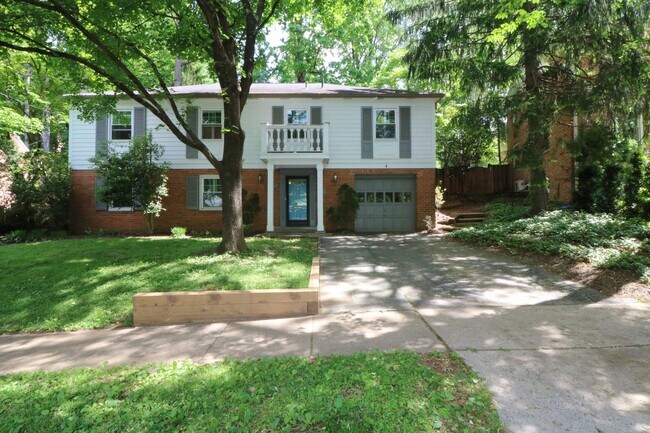 Building Photo - COMING SOON - 4Bed/2.5Bath Raised Rambler in Bannockburn near Glen Echo Park!