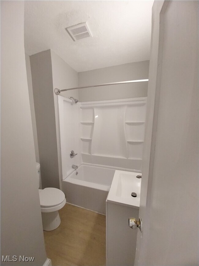 Building Photo - 1635 Hillcrest Rd