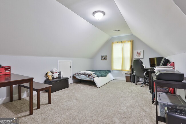 Building Photo - 405 Lakeview Way