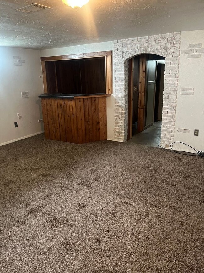 Building Photo - 3bd Maple Townhome Cash Pay/SECTION 8