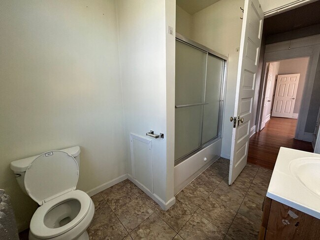 Building Photo - 914 23rd St